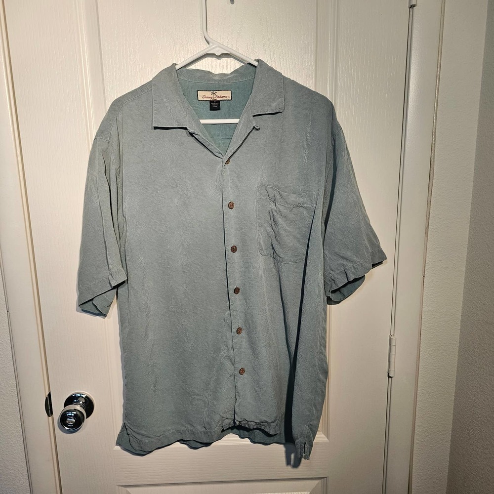 Tommy Bahama light green button down short sleeve shirt sz m